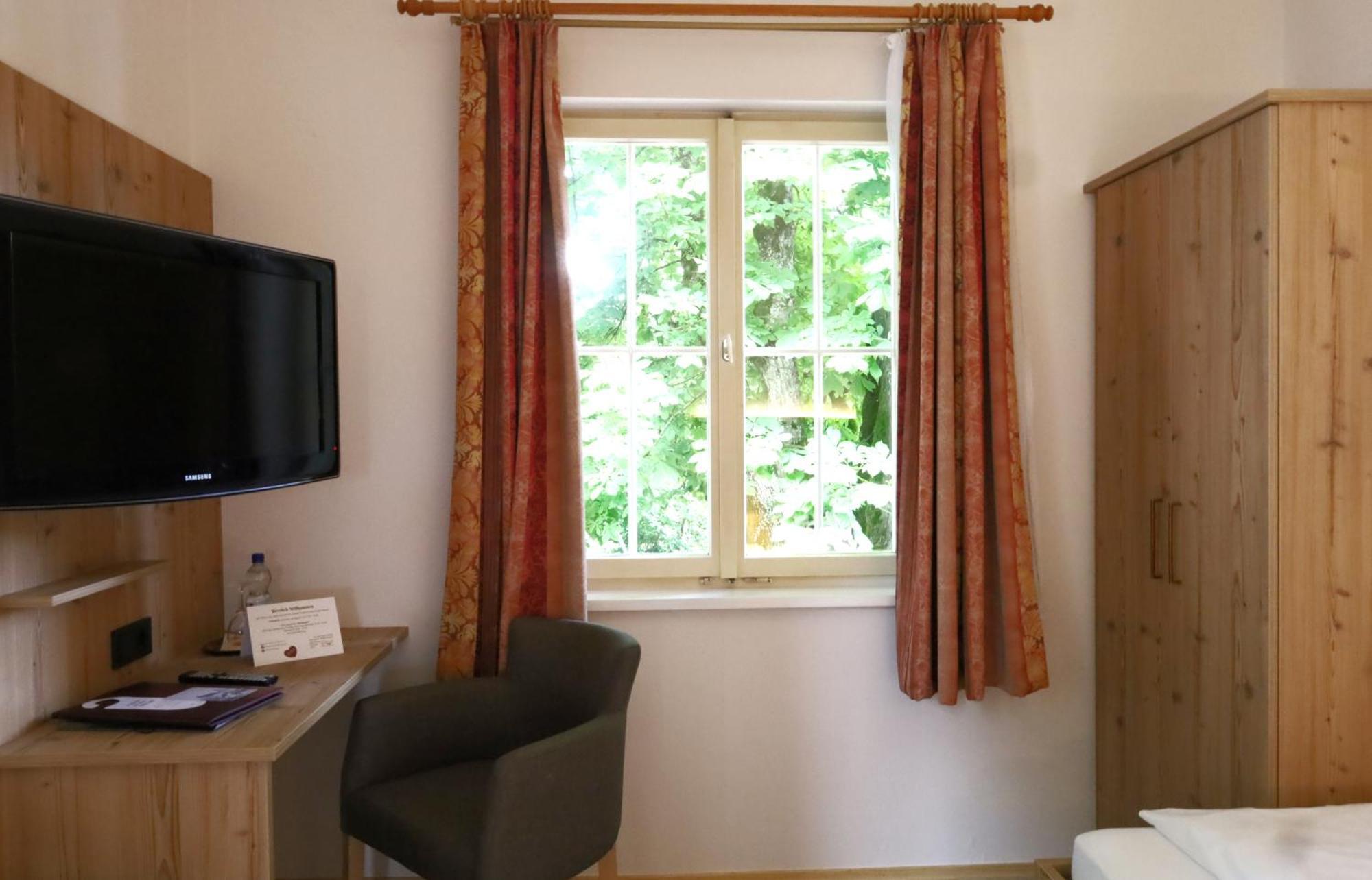Hotel Gasthof Zur Post Wolfegg Exterior foto
