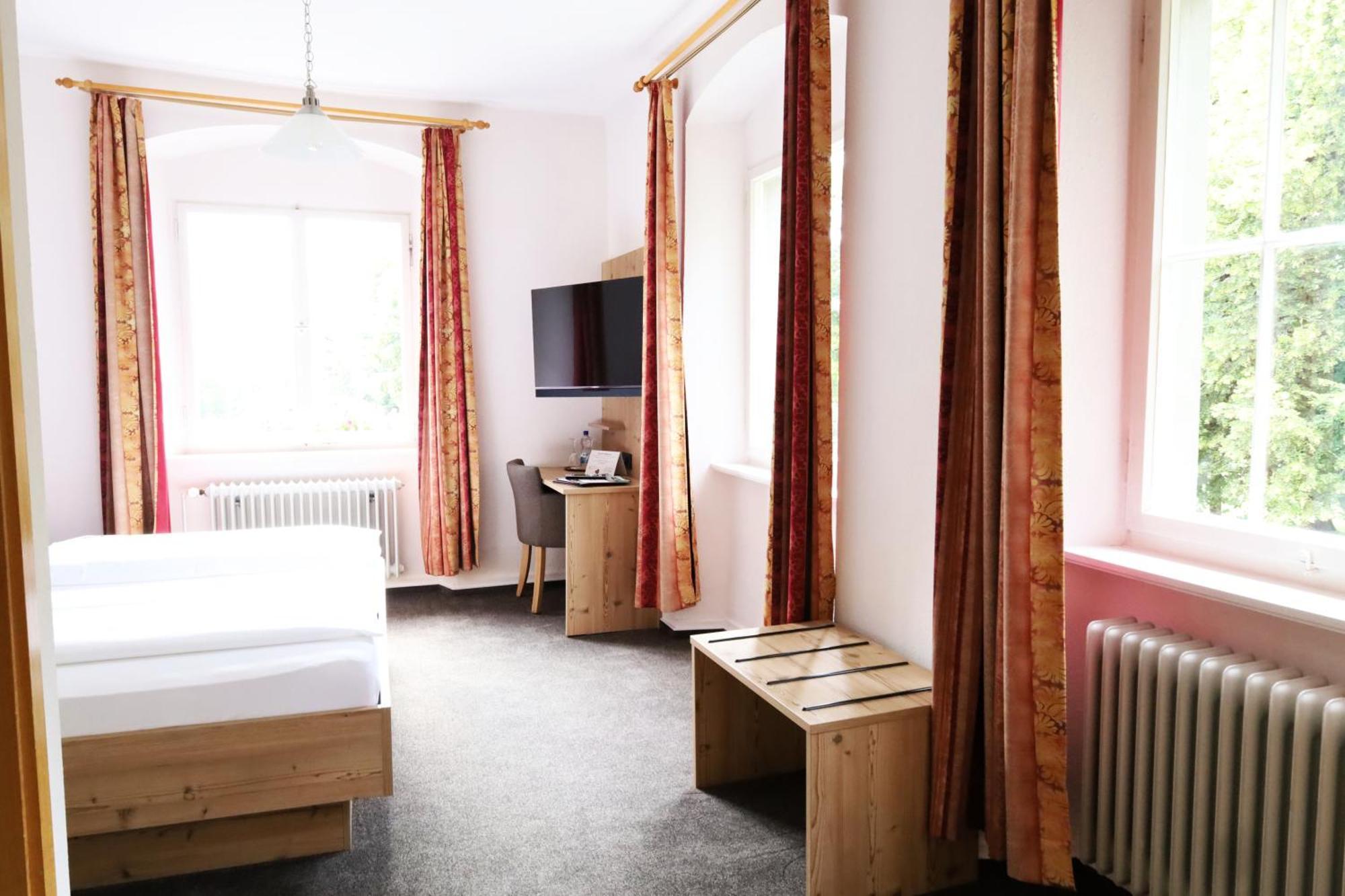 Hotel Gasthof Zur Post Wolfegg Exterior foto