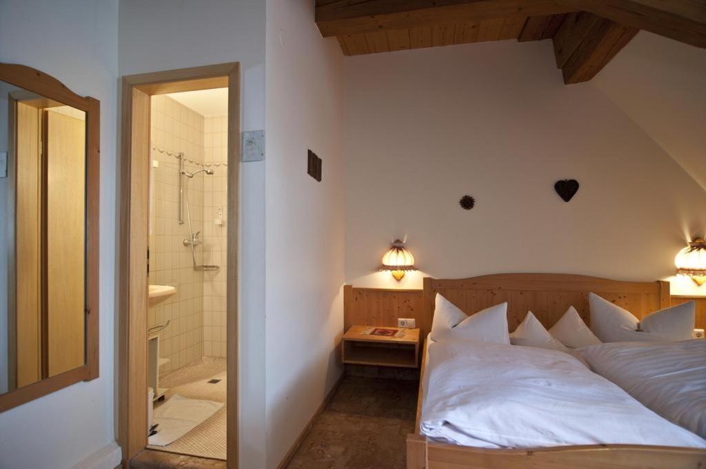 Hotel Gasthof Zur Post Wolfegg Exterior foto